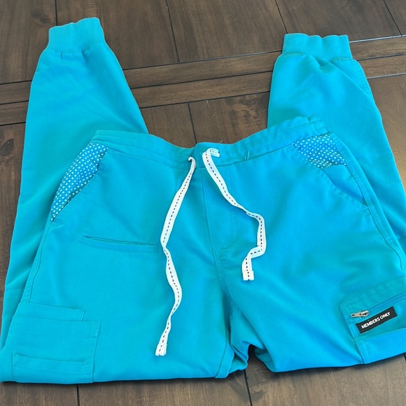 Members Only Scrub Set Size Small - Picture 5 of 7